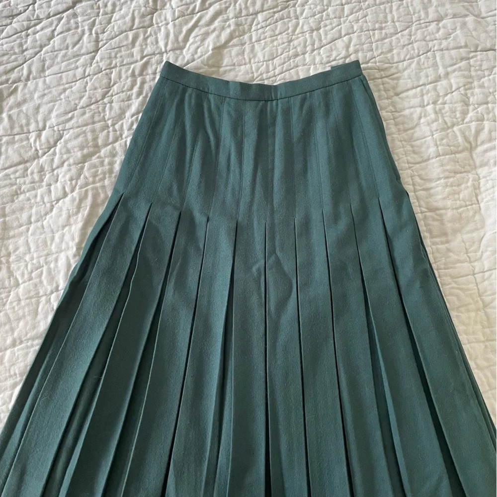 Vintage Burberry pleated wool skirt - Picture 2 of 8